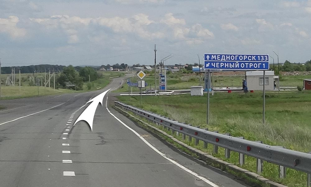 Двигаясь прямо по асфальтированной трассе по указателю «на Медногорск» вы проедите с. Студенцы, потом виадук через железнодорожный мост у п. Черный Отрог